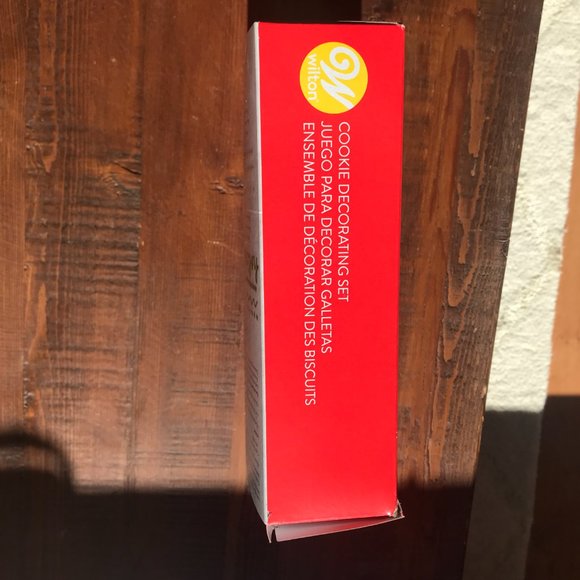 New WILTON Frosting Decorating Kit with Tips Bottle, Bags for Cookies, Cakes - Picture 5 of 10